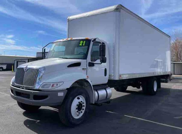2921 International MV607 26ft Box Truck with Liftgate 194k miles