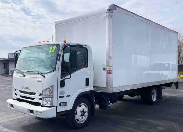 2022 ISUZU NRR Tilt Cab 20ft Box Truck with Lift Gate. Only 87k miles